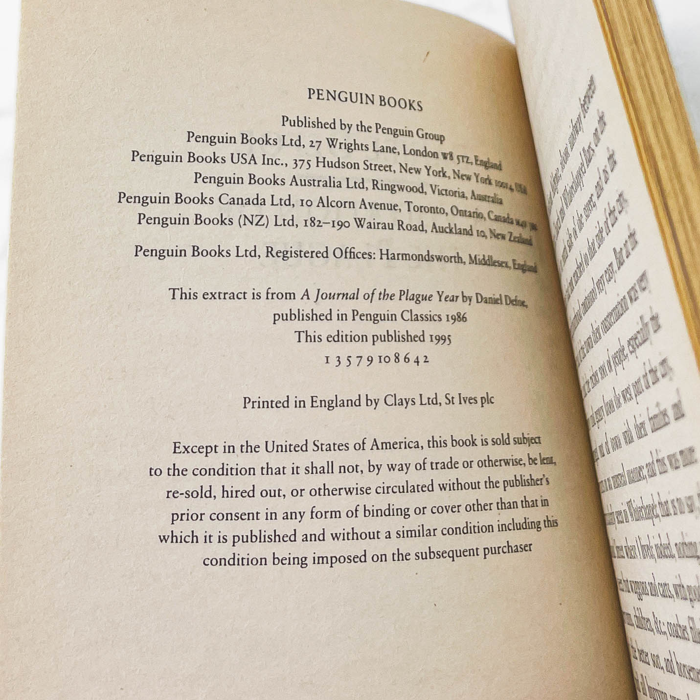 A Visitation of the Plague by Daniel Defoe [U.K MINIATURE PAPERBACK] 1995 • Penguin Classics