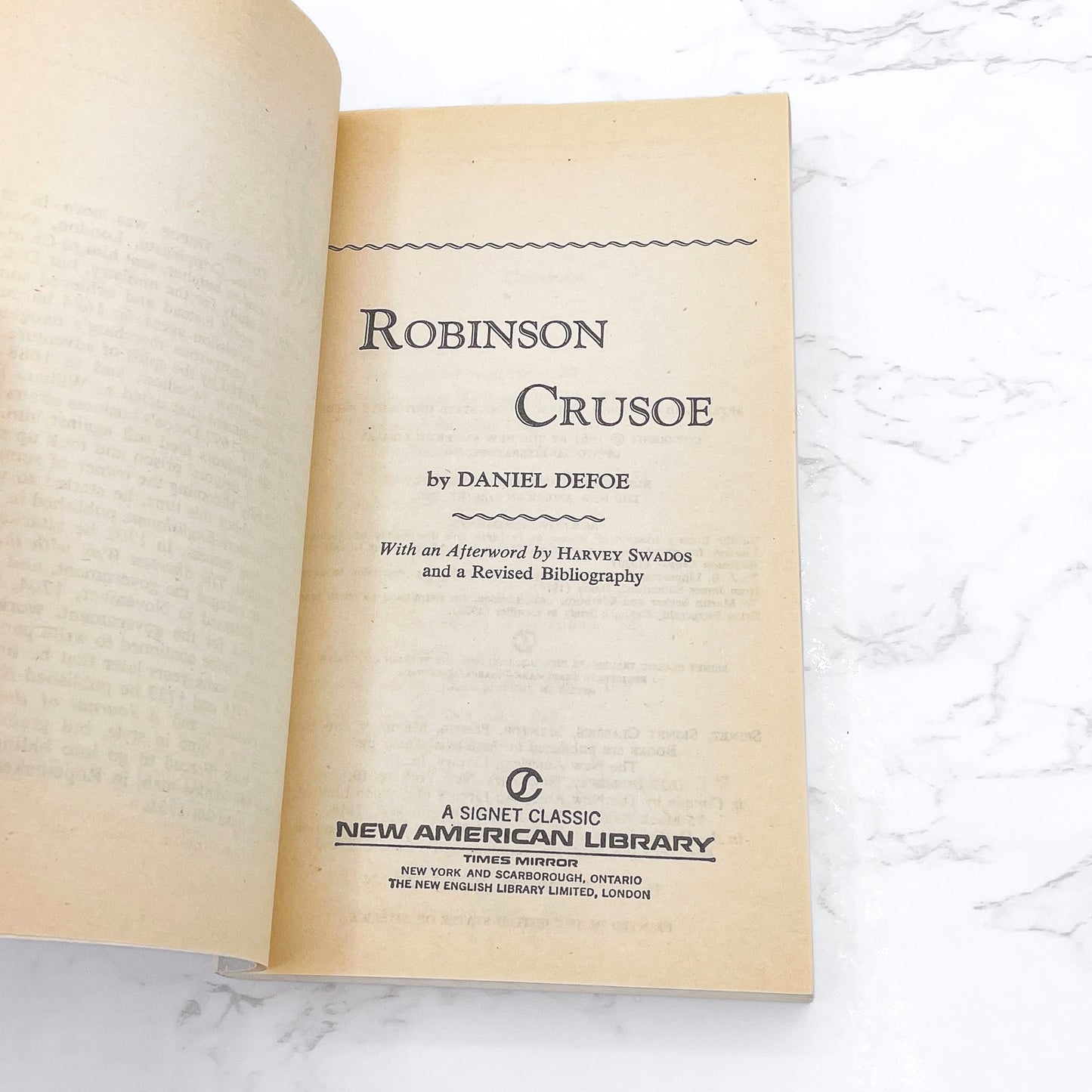 Robinson Crusoe by Daniel Defoe [1980 PAPERBACK] • Signet Classics