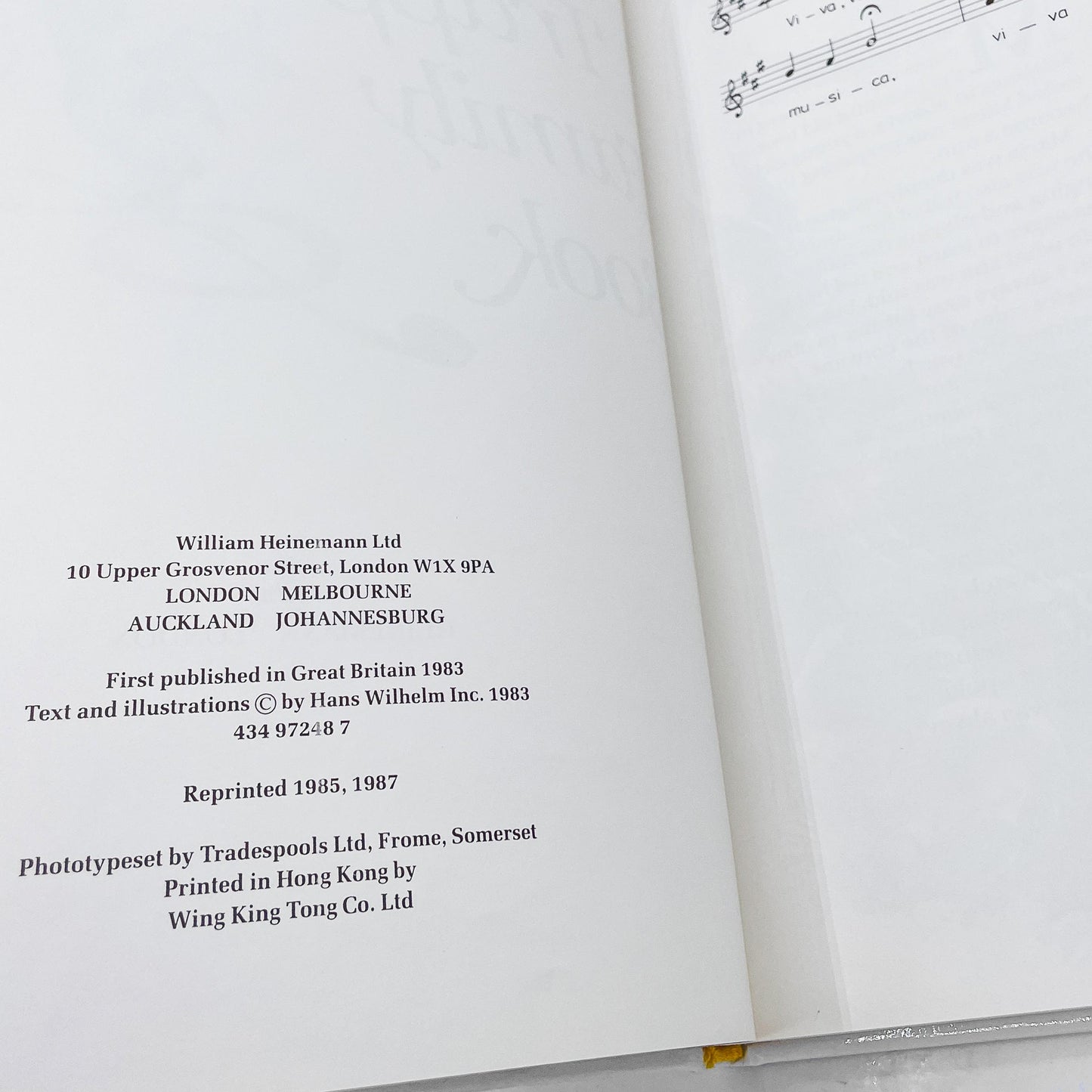 The Trapp Family Book by Hans Wilhelm [U.K. FIRST EDITION] 1987 • Heinemann