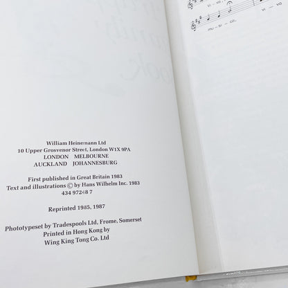 The Trapp Family Book by Hans Wilhelm [U.K. FIRST EDITION] 1987 • Heinemann