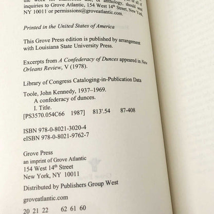 A Confederacy of Dunces by John Kennedy Toole [TRADE PAPERBACK] 1994 • Grove Press