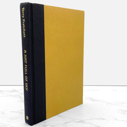 A Hat Full of Sky by Terry Pratchett [FIRST EDITION] 2004 • Discworld #32