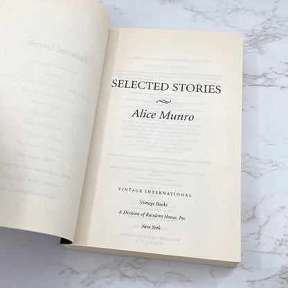 Selected Stories by Alice Munro [FIRST PAPERBACK EDITION] 1997 • Vintage