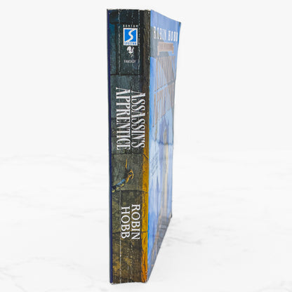 Assassin's Apprentice by Robin Hobb [1996 PAPERBACK] • Bantam Spectra