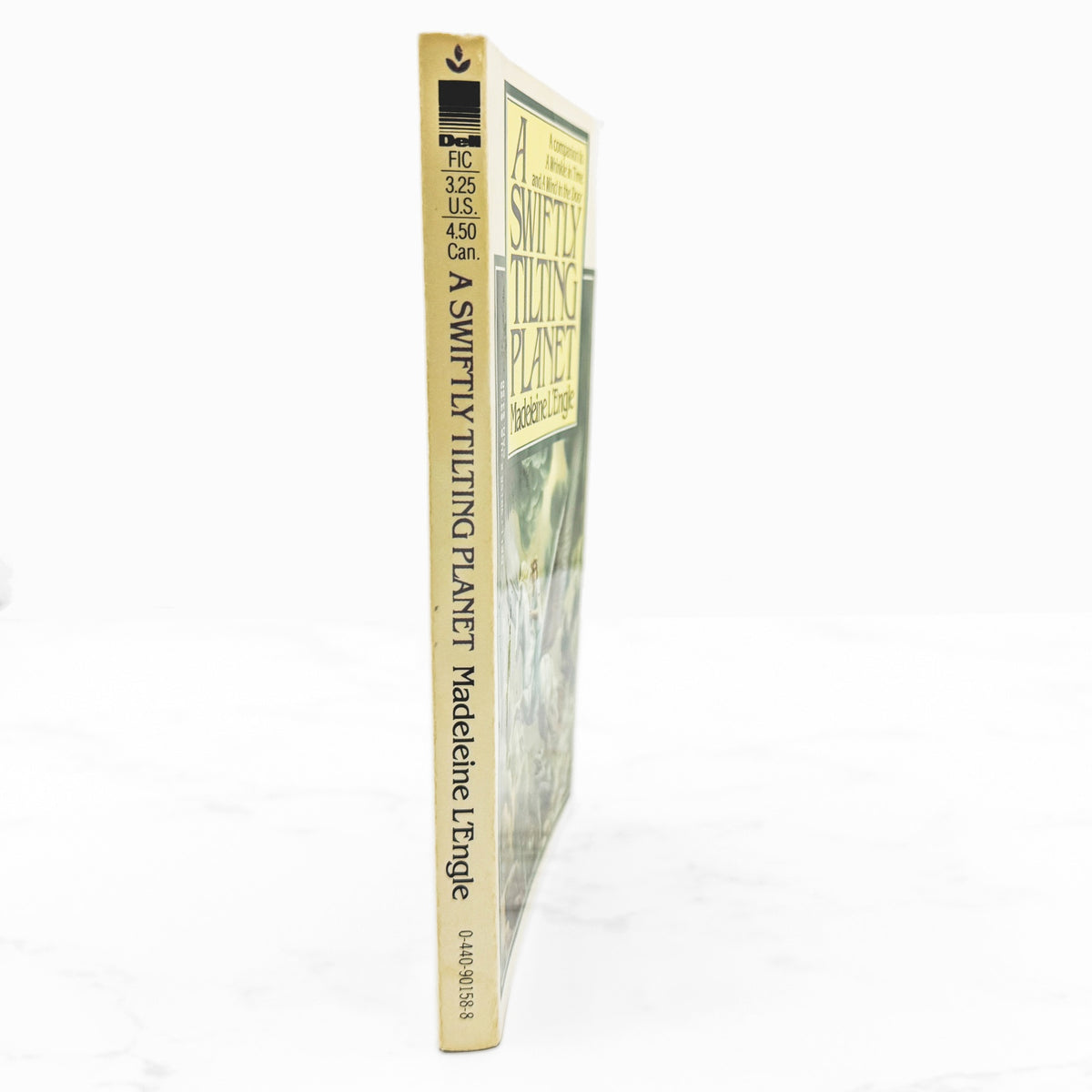 A Swiftly Tilting Planet by Madeleine L'Engle [FIRST PAPERBACK EDITION] 1979 • Laurel-Leaf