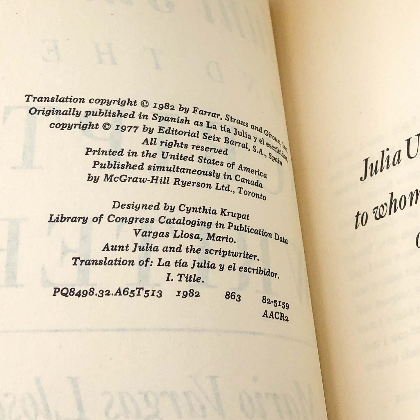 Aunt Julia and the Scriptwriter by Mario Vargas Llosa [FIRST U.S. PAPERBACK PRINTING] 1982 • Farrar Straus Giroux