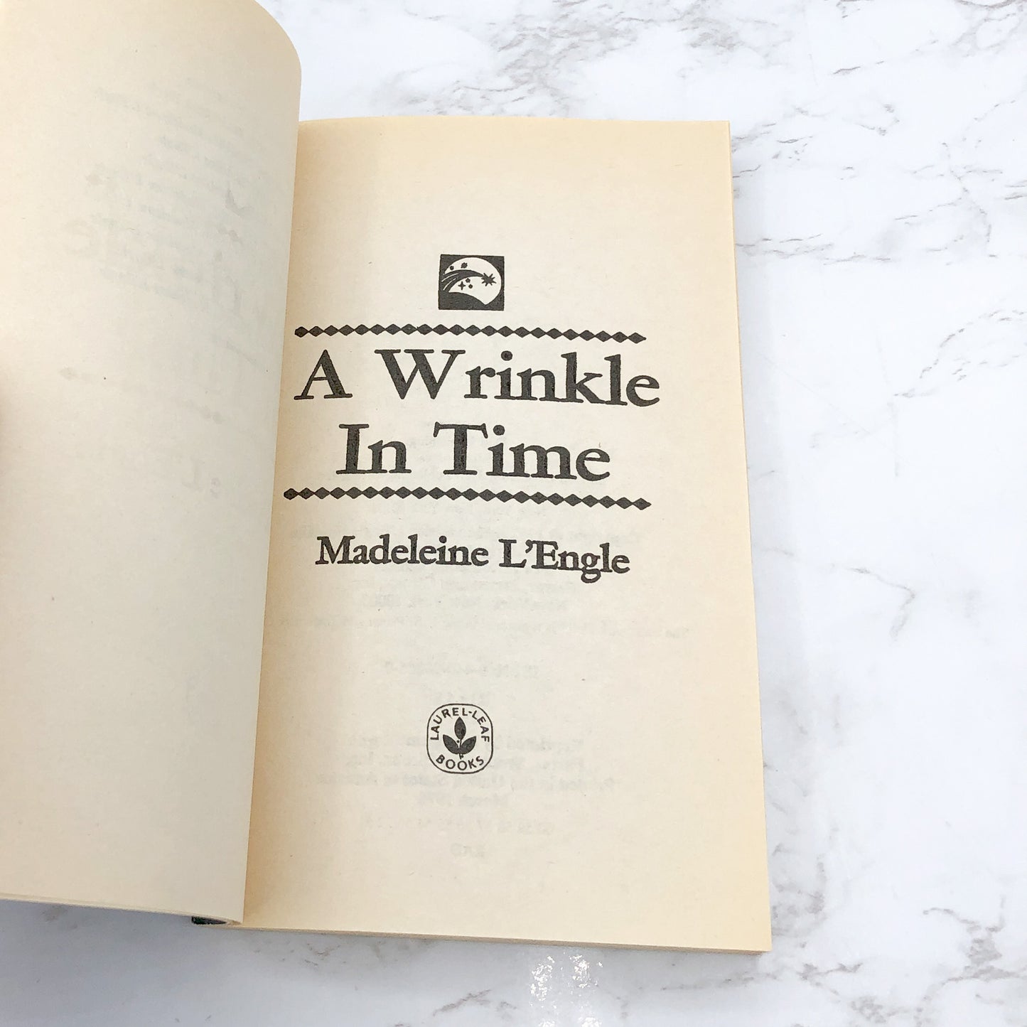 A Wrinkle in Time by Madeleine L'Engle [1976 PAPERBACK] Dell • Laurel-Leaf