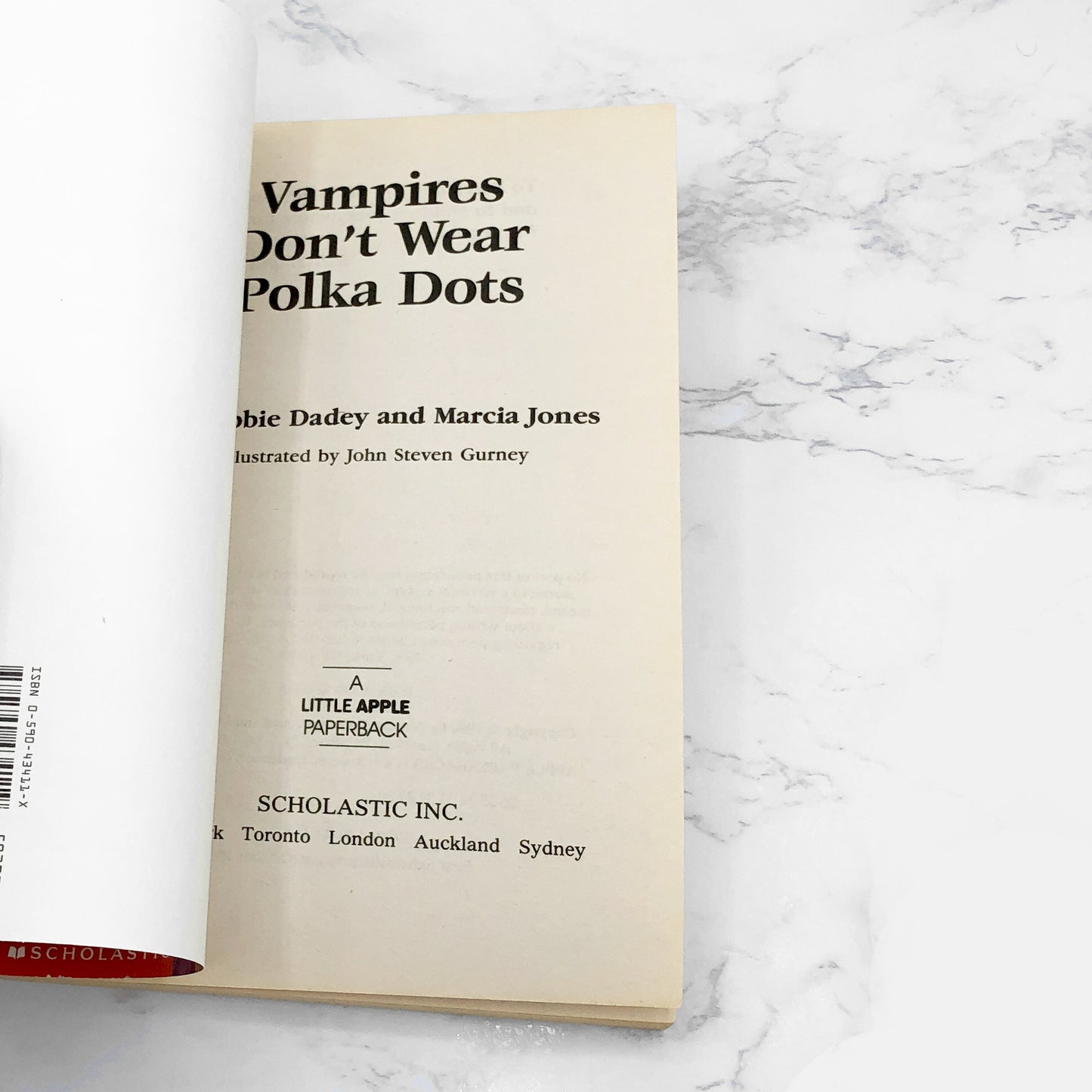 Vampires Don't Wear Polka Dots by Debbie Dadey & Marcia Thornton Jones [FIRST EDITION PAPERBACK] 1990 • Bailey School Kids #1