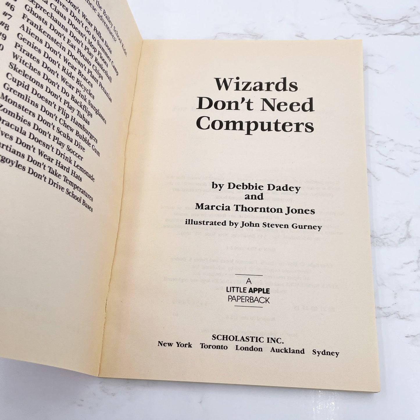 Wizards Don't Need Computers by Debbie Dadey & Marcia Thornton Jones [FIRST EDITION PAPERBACK] 1996 • Bailey School Kids #20