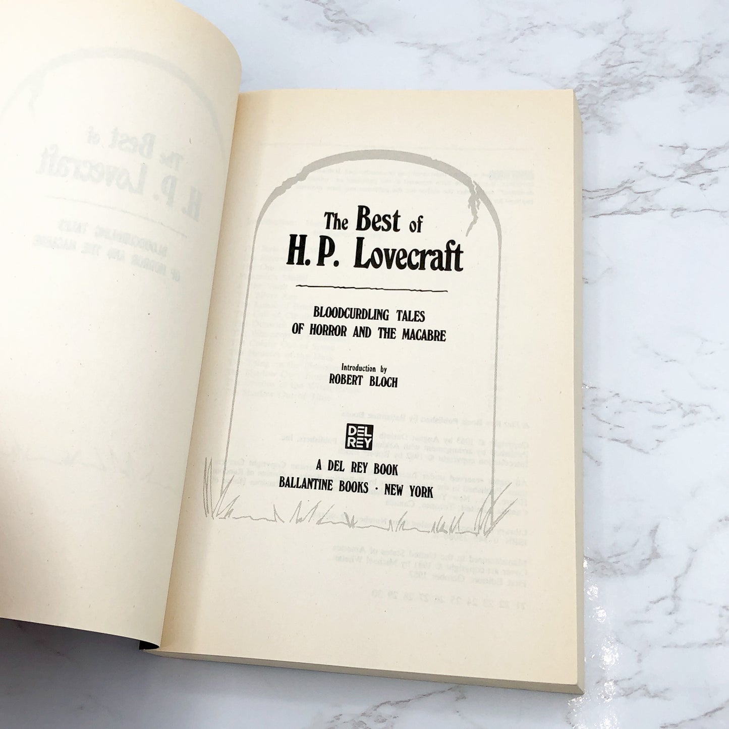 The Best of H.P. Lovecraft: Bloodcurdling Tales of Horror & the Macabre [TRADE PAPERBACK] 1982 • Del-Rey