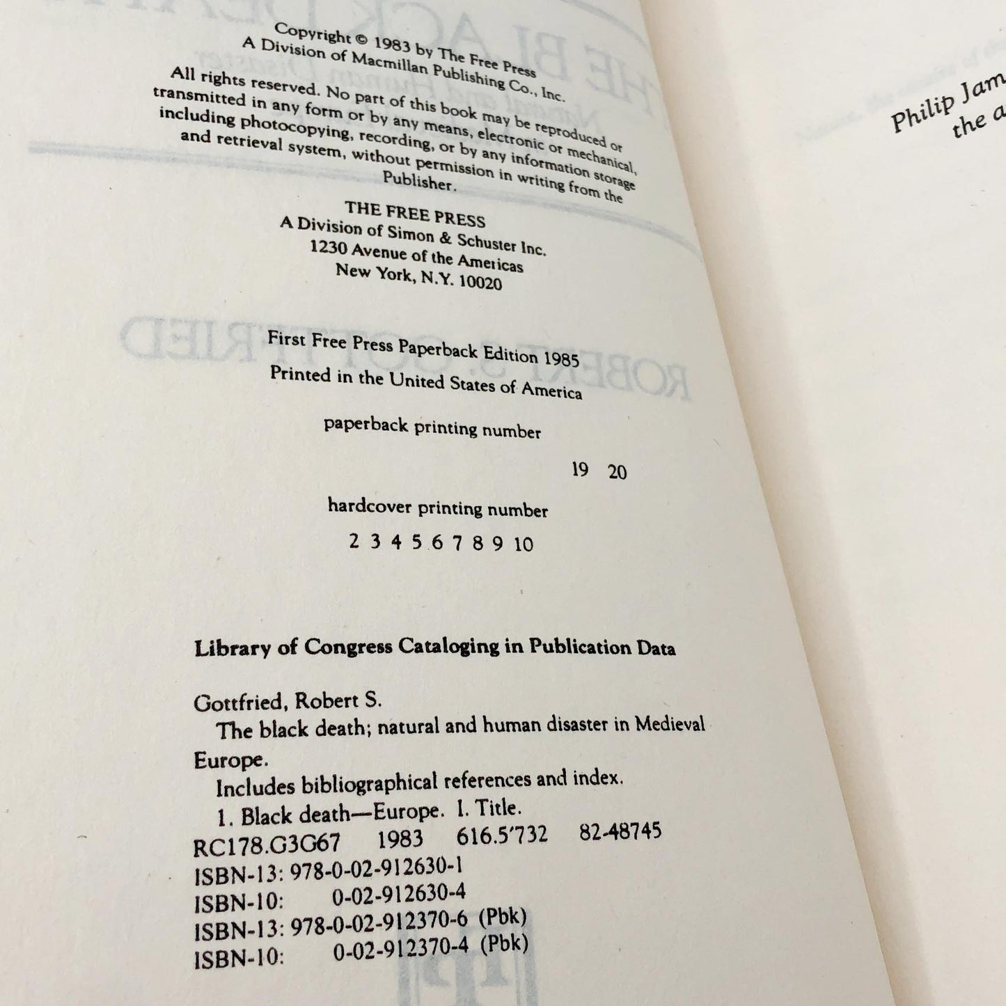 The Black Death: Natural & Human Disaster in Medieval Europe by Robert S. Gottfried [FIRST PAPERBACK EDITION] 1985 • Free Press