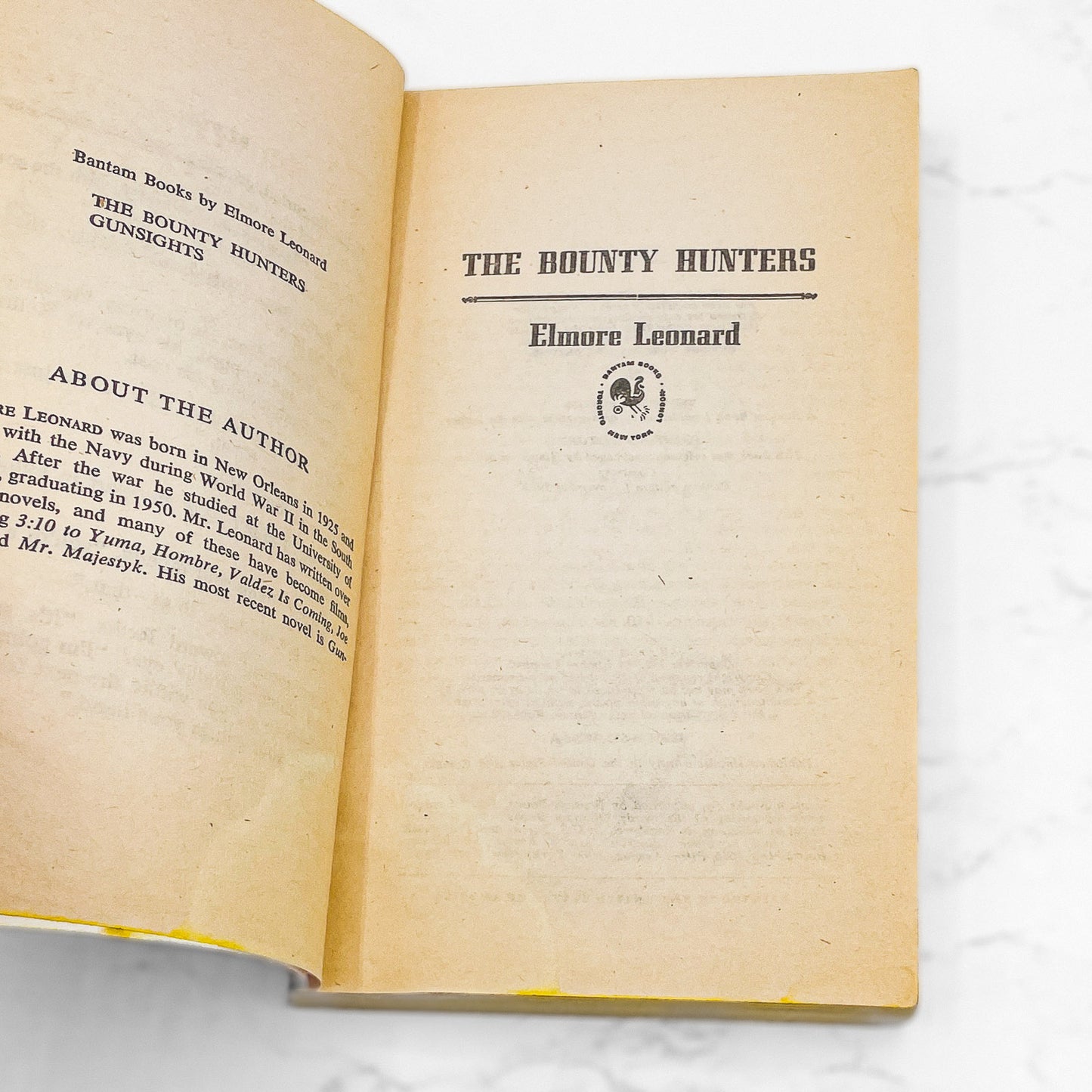 The Bounty Hunters by Elmore Leonard [1979 PAPERBACK] • 1st Bantam Printing!