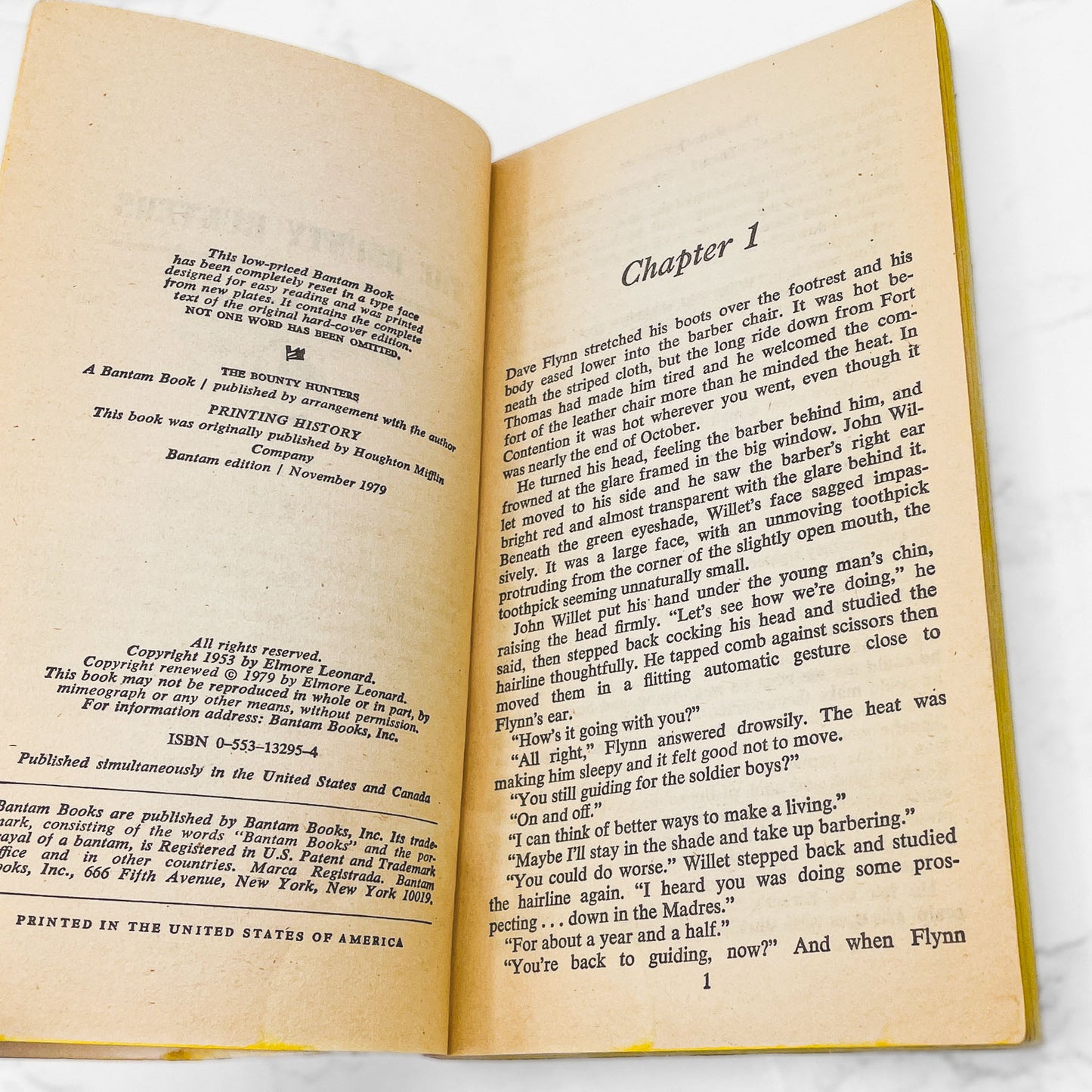 The Bounty Hunters by Elmore Leonard [1979 PAPERBACK] • 1st Bantam Printing!