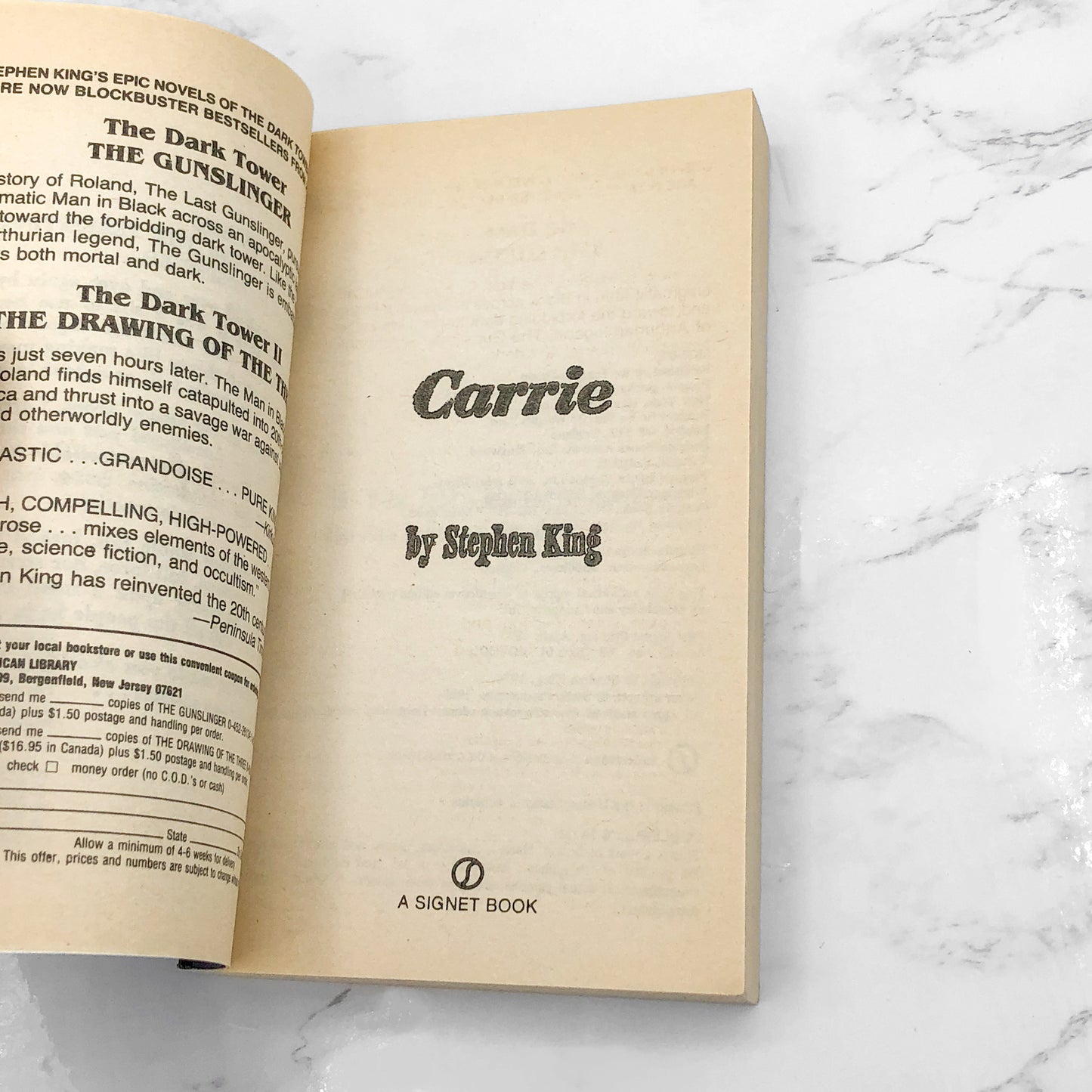 Carrie by Stephen King [1988 PAPERBACK] • Signet Books