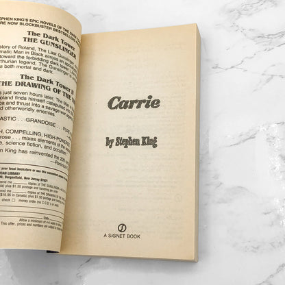 Carrie by Stephen King [1988 PAPERBACK] • Signet Books