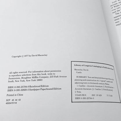 Castle by David Macaulay [XL TRADE PAPERBACK] 1982 • Houghton Mifflin