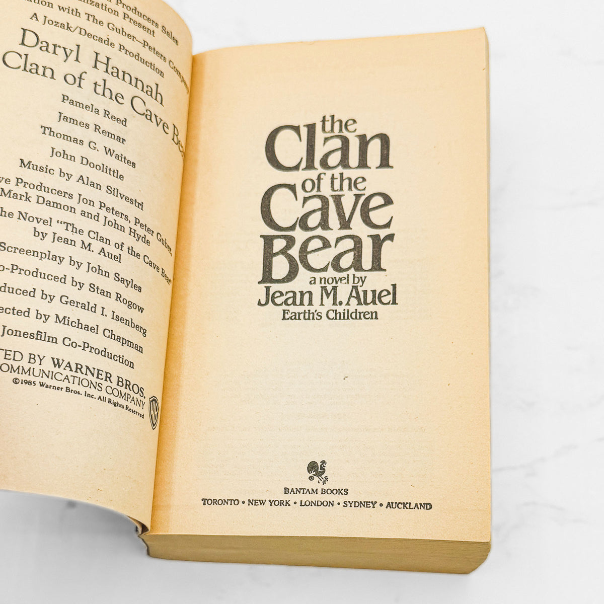 The Clan of the Cave Bear by Jean M. Auel [1986 PAPERBACK] • Bantam Books