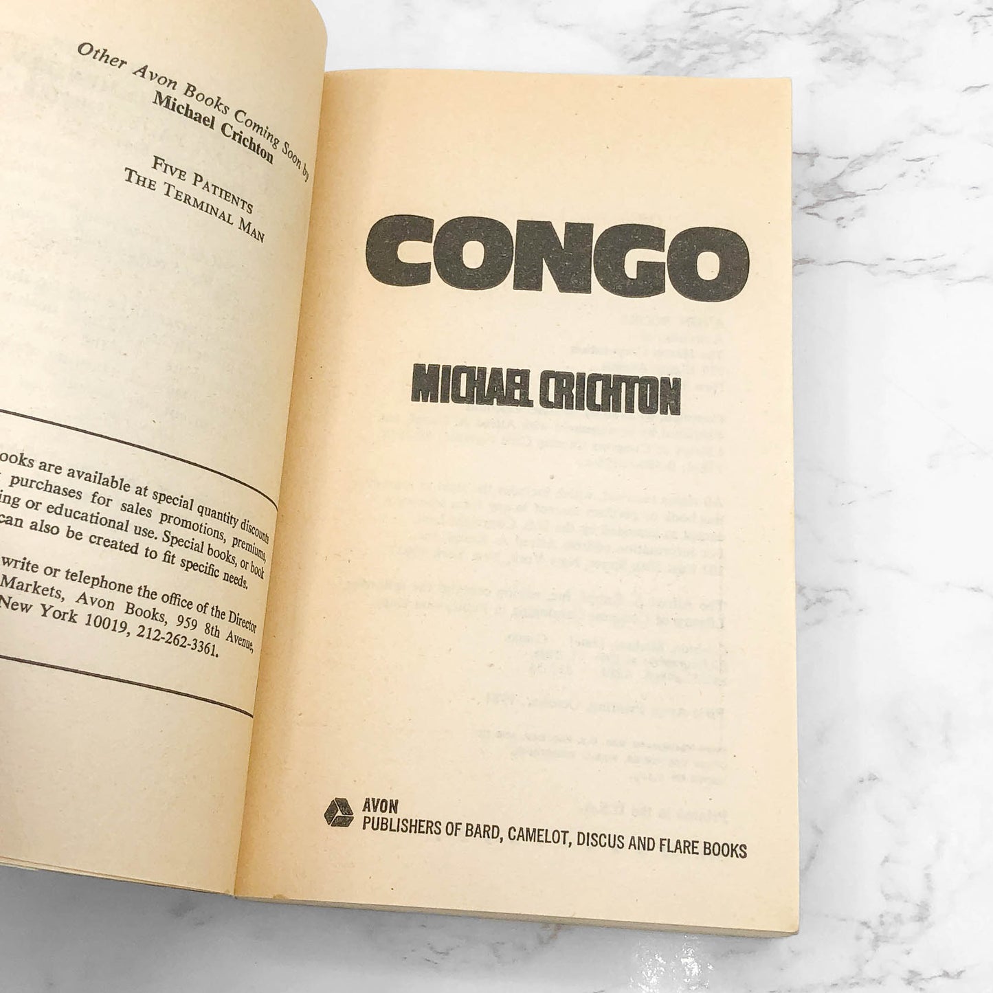 Congo by Michael Crichton [FIRST PAPERBACK PRINTING] 1981 • Avon