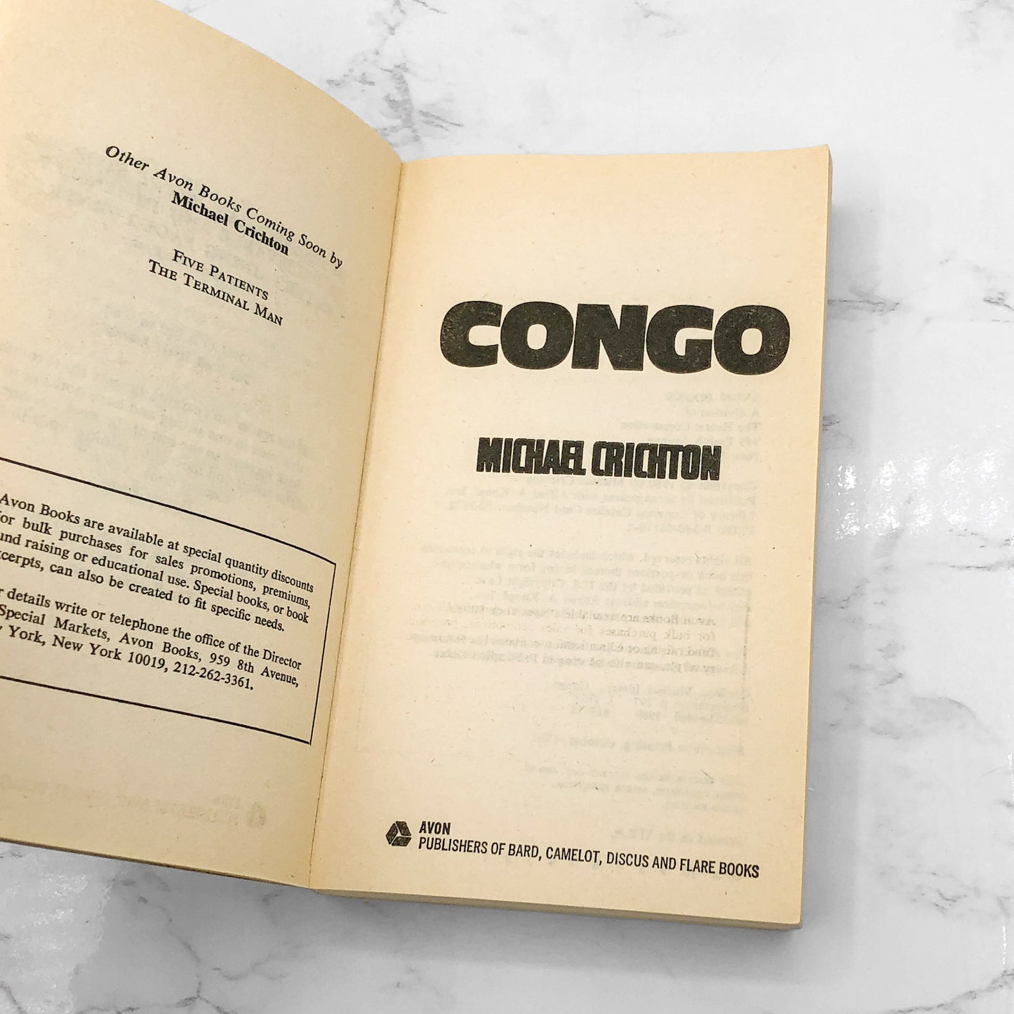 Congo by Michael Crichton [FIRST PAPERBACK PRINTING] 1981 • Avon