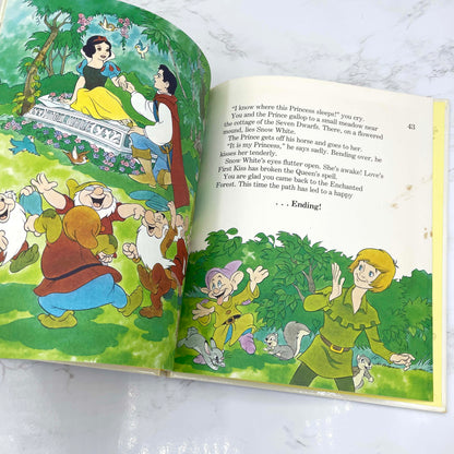 Snow White in the Enchanted Forest [Disney Choose Your Own Adventure #1] by Jim Razzi [FIRST EDITION] 1985