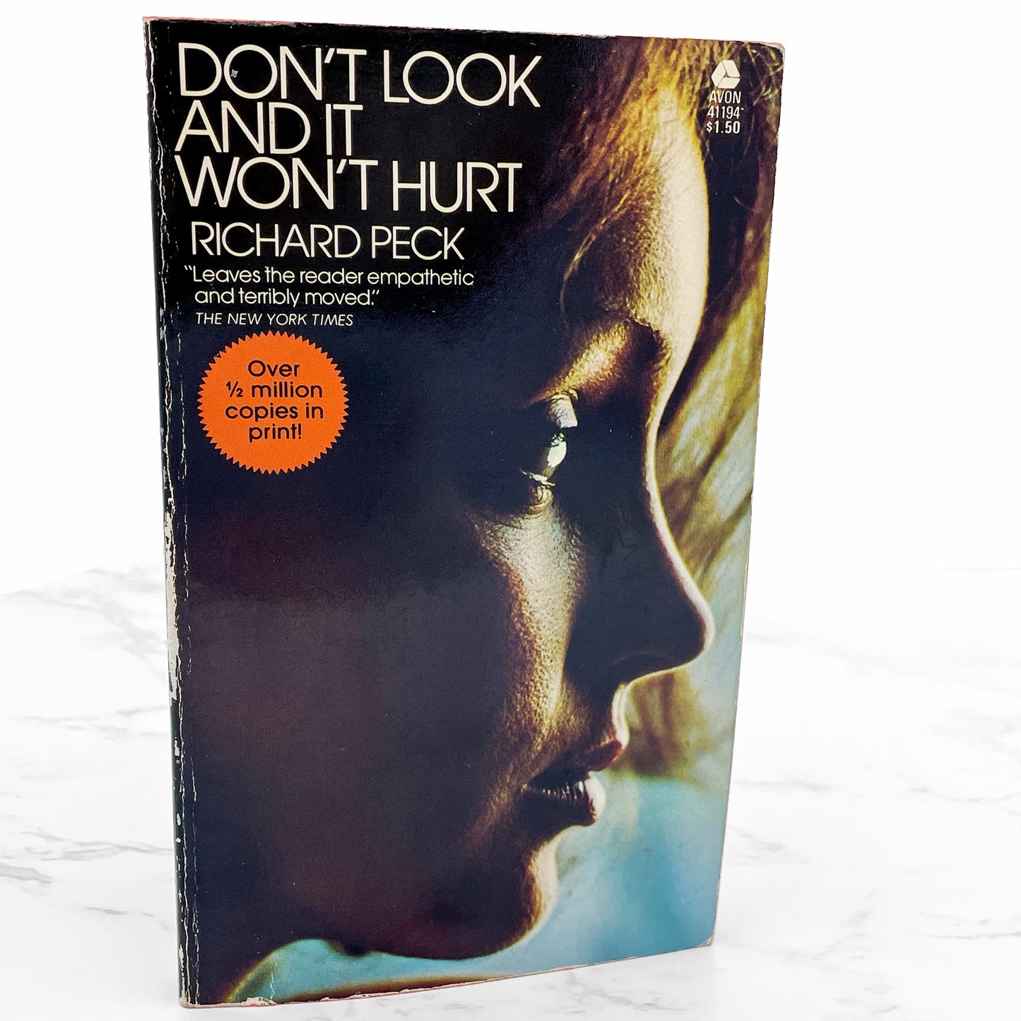 Don't Look and It Won't Hurt by Richard Peck [1973 PAPERBACK] • Avon