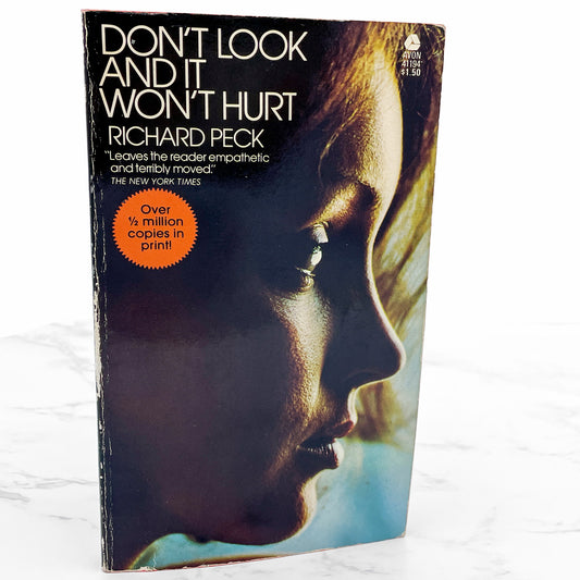 Don't Look and It Won't Hurt by Richard Peck [1973 PAPERBACK] • Avon