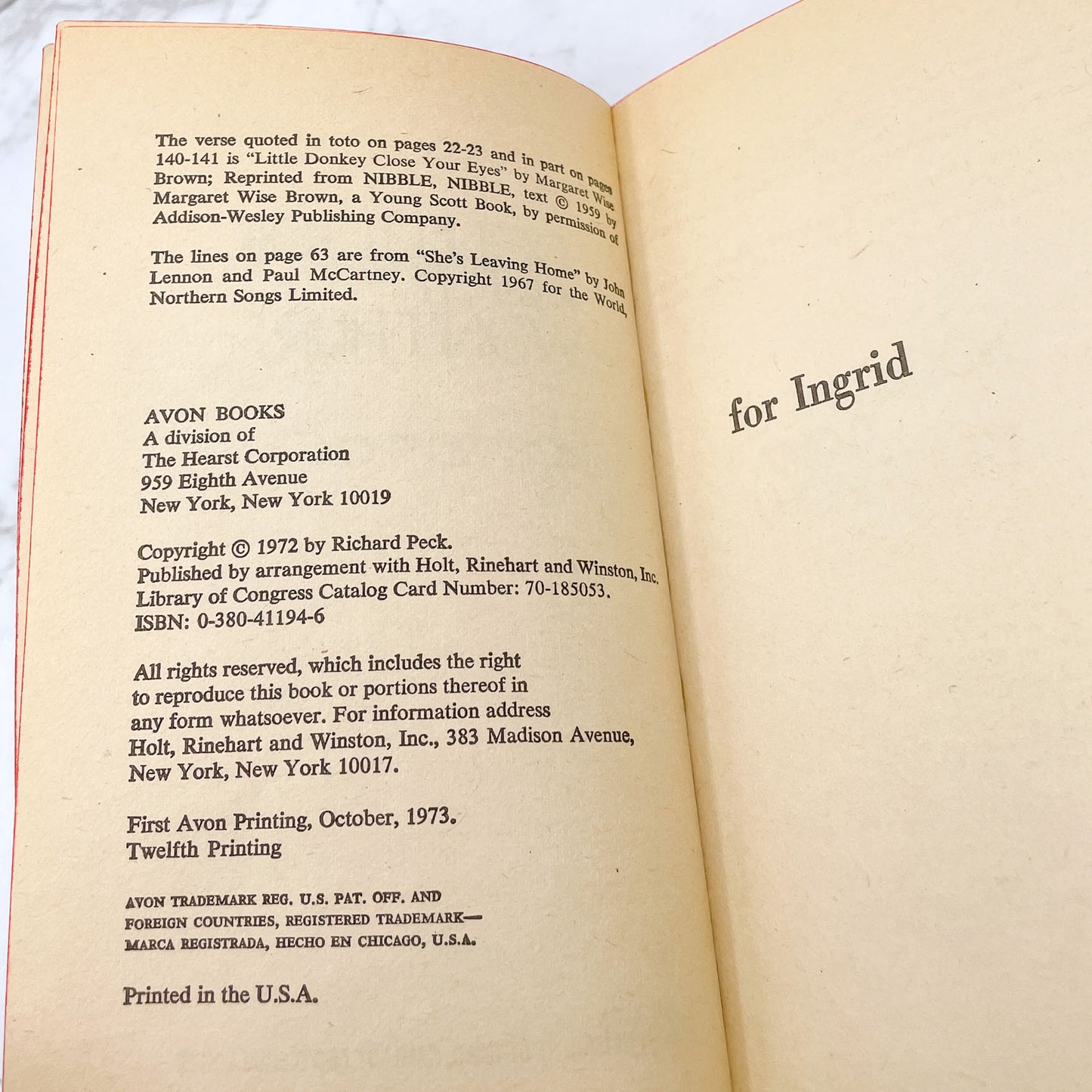 Don't Look and It Won't Hurt by Richard Peck [1973 PAPERBACK] • Avon