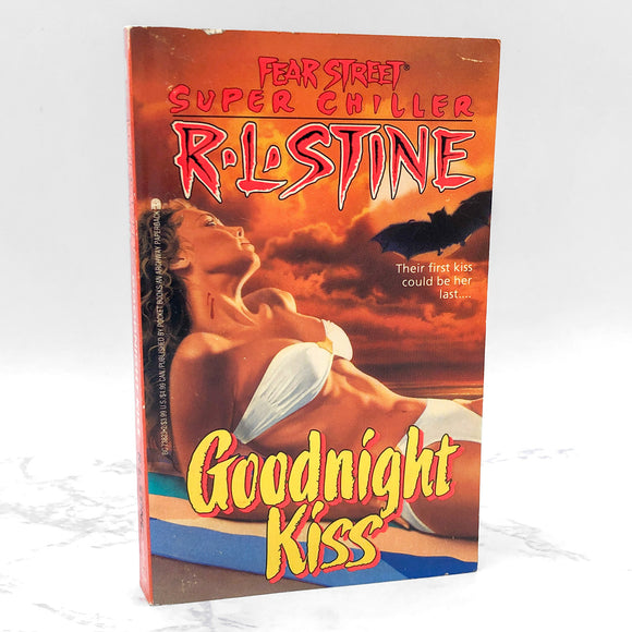 FEAR STREET Goodnight Kiss by R.L. Stine [1992 PAPERBACK] • Super Chiller #3