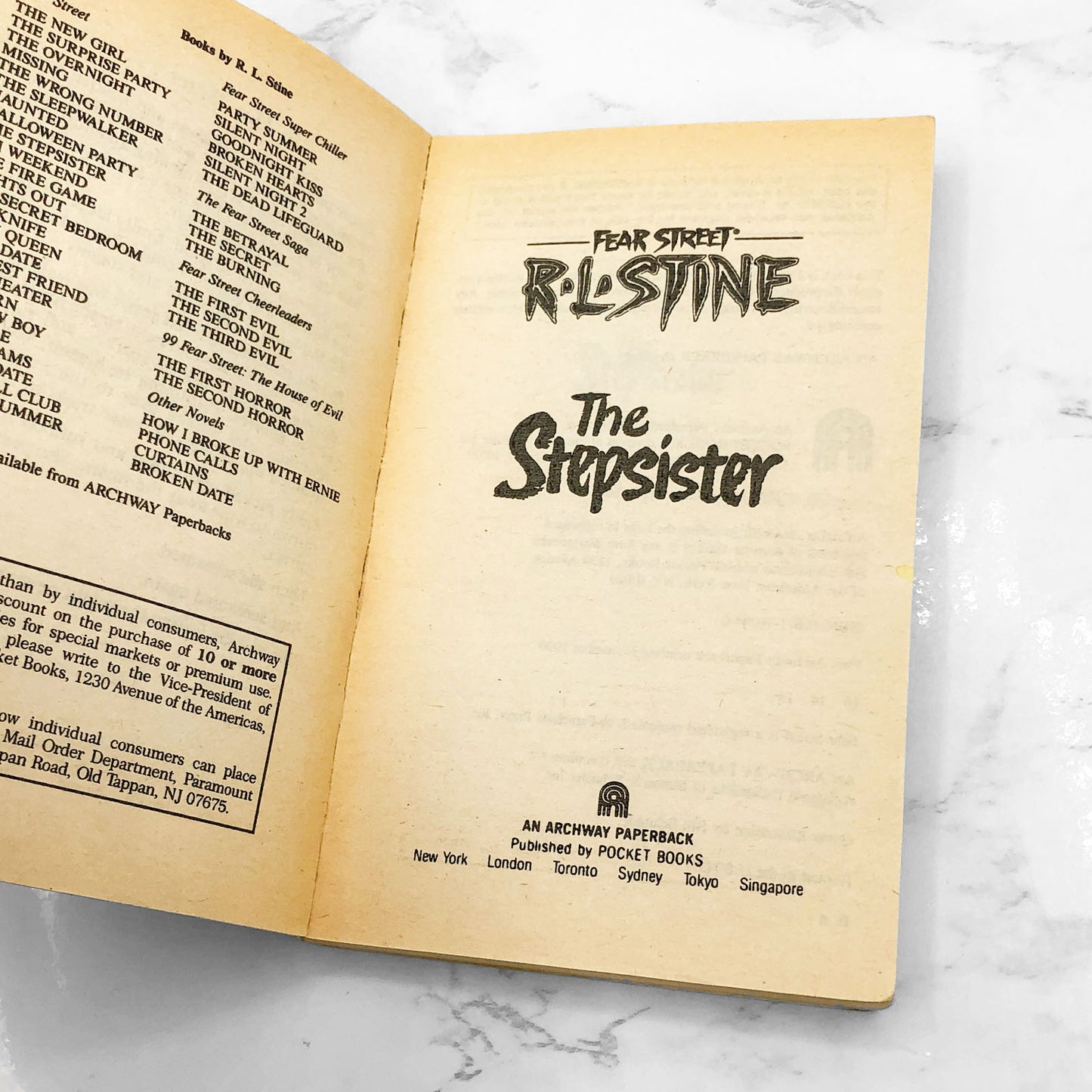 Fear Street #8: The Stepsister by R.L. Stine [1990 PAPERBACK]