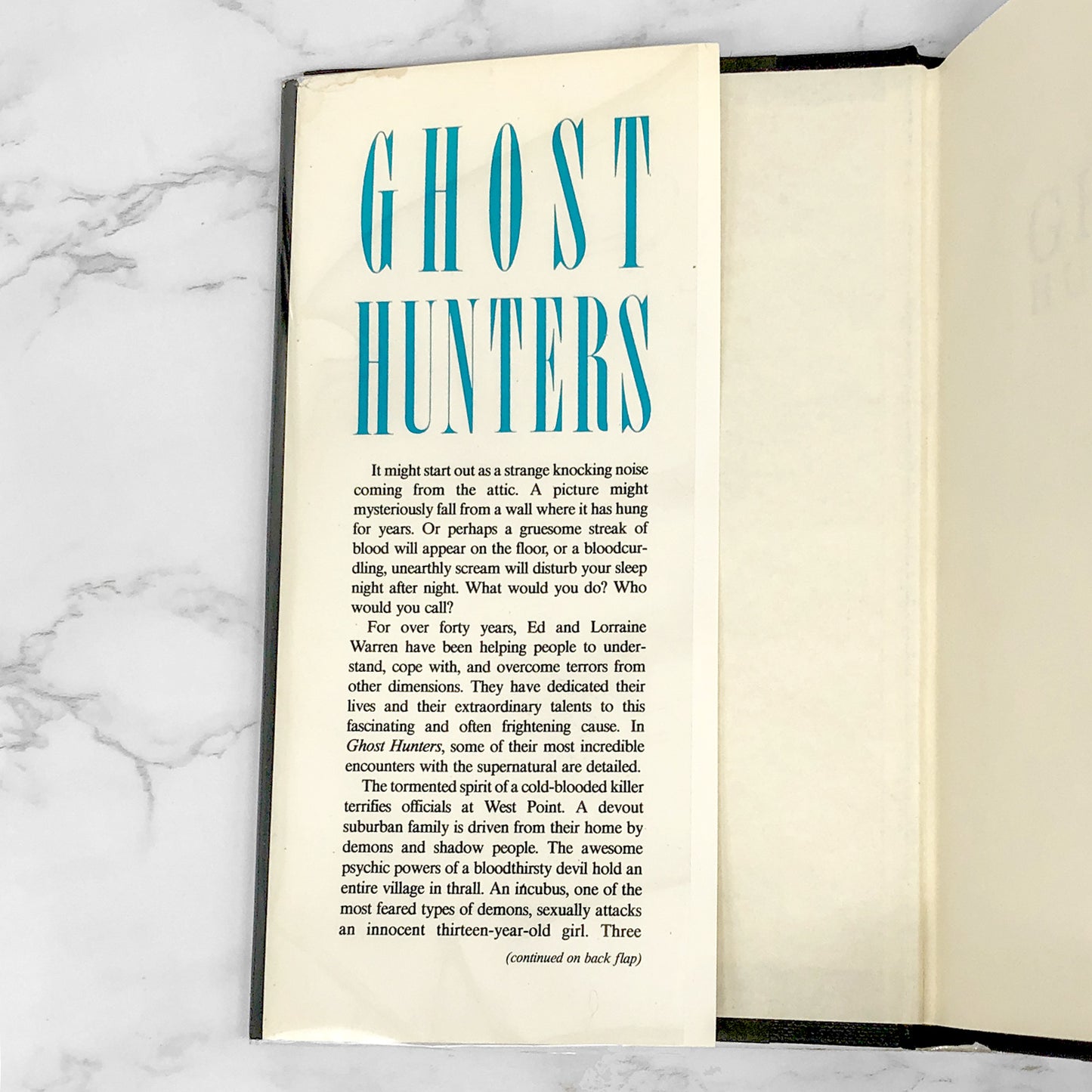Ghost Hunters by Ed and Lorraine Warren [FIRST BOOK CLUB EDITION] 1989 • St Martin's Press