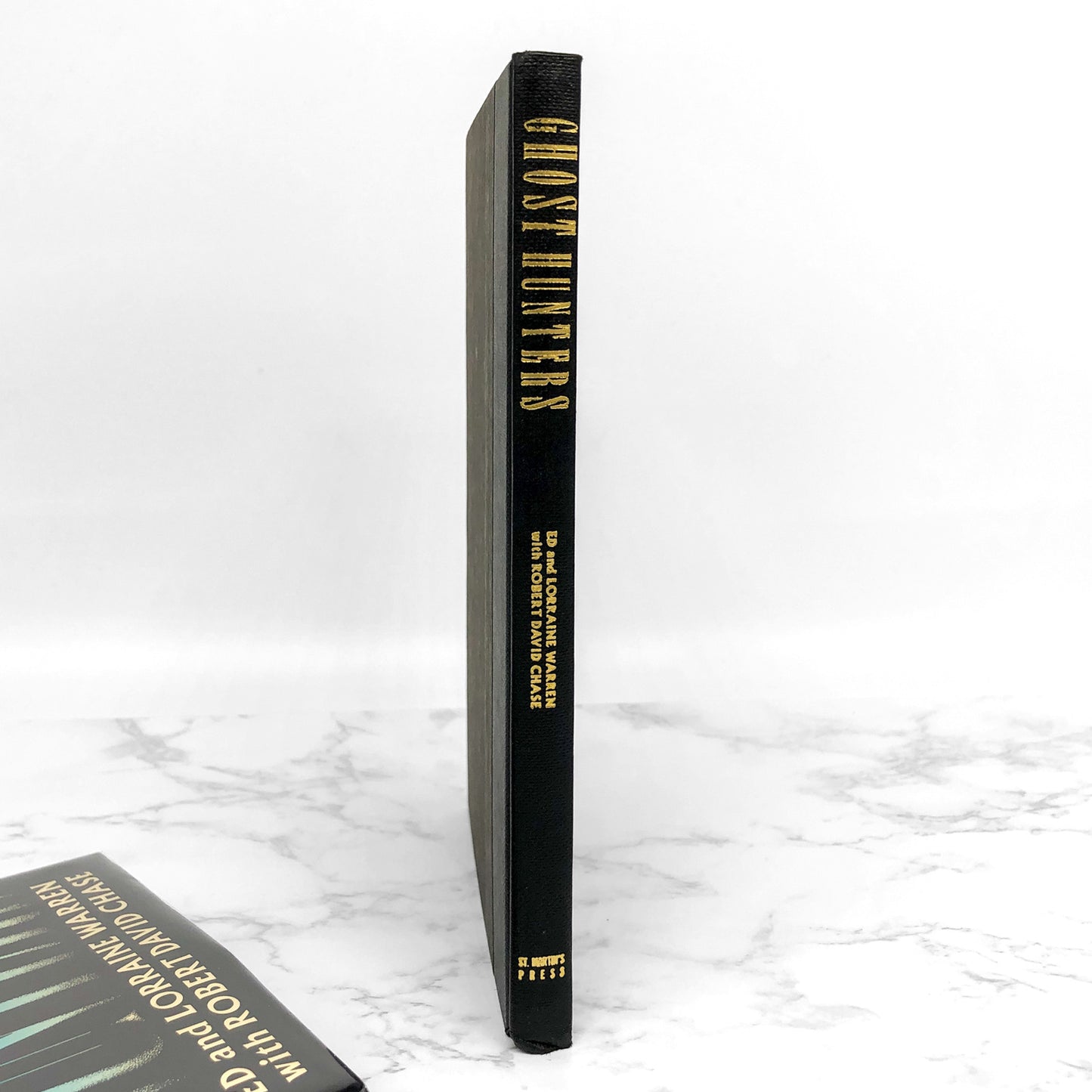 Ghost Hunters by Ed and Lorraine Warren [FIRST BOOK CLUB EDITION] 1989 • St Martin's Press