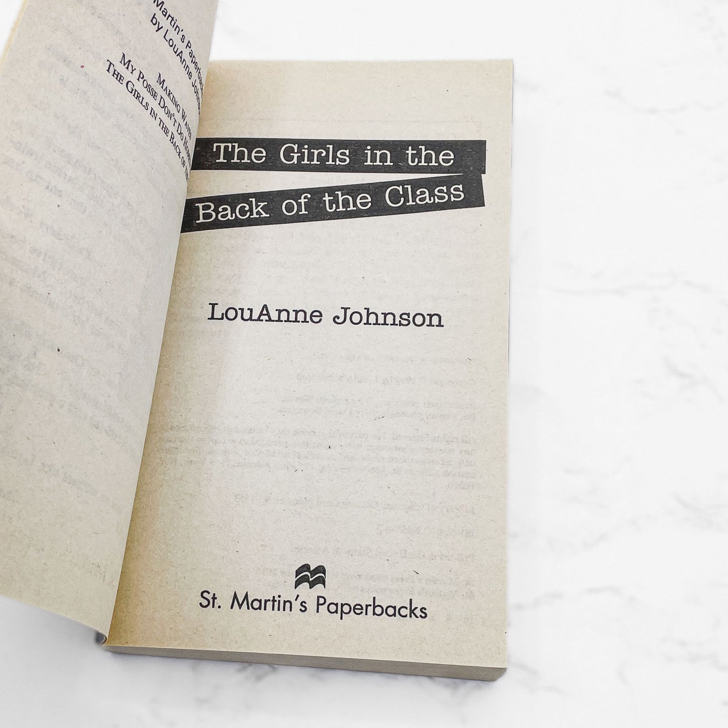 The Girls in the Back of the Class by LouAnne Johnson [FIRST PAPERBACK PRINTING] 1996 • St. Martin's