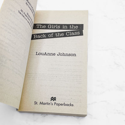 The Girls in the Back of the Class by LouAnne Johnson [FIRST PAPERBACK PRINTING] 1996 • St. Martin's