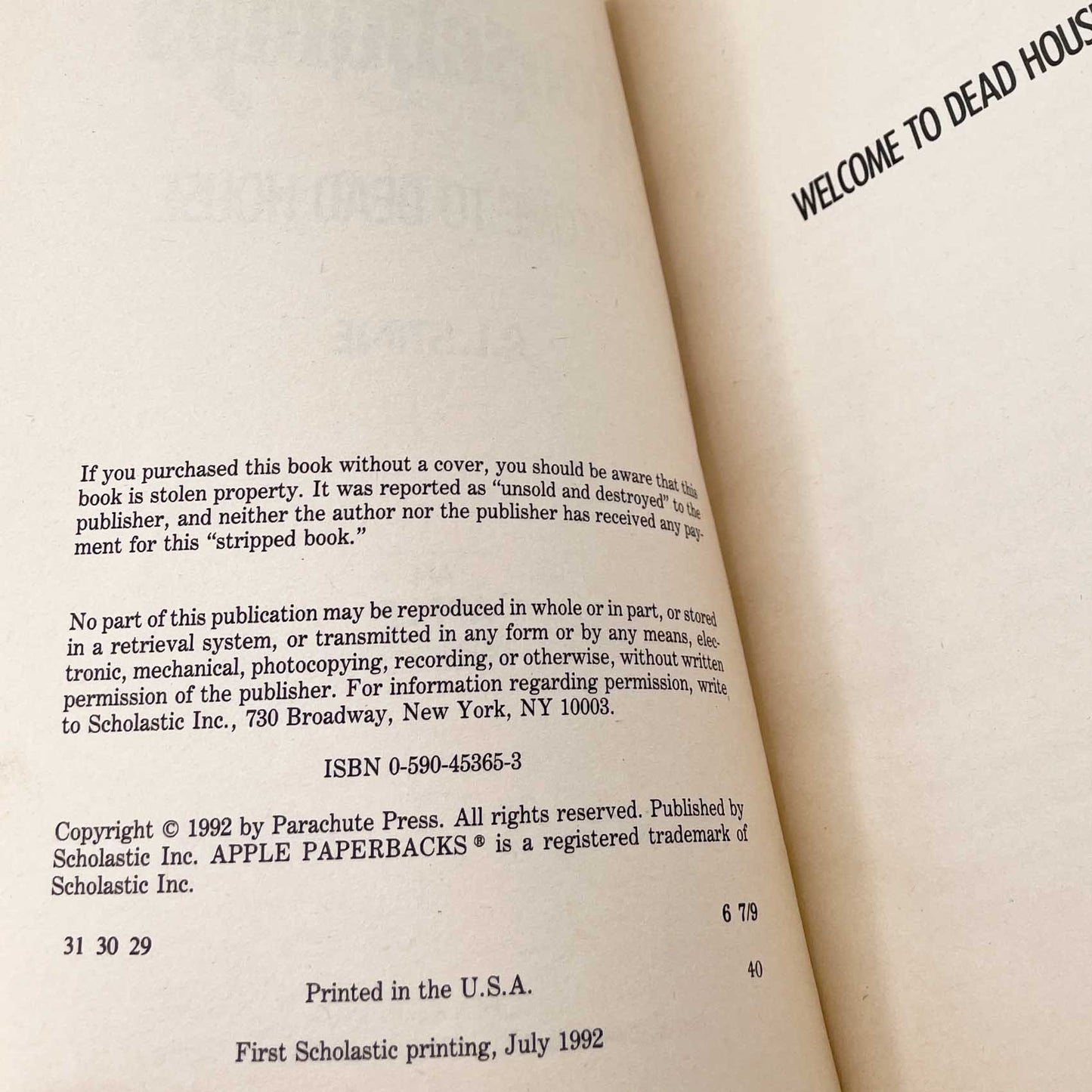 Welcome to Dead House (Goosebumps #1) by R.L. Stine [FIRST EDITION PAPERBACK] 1992