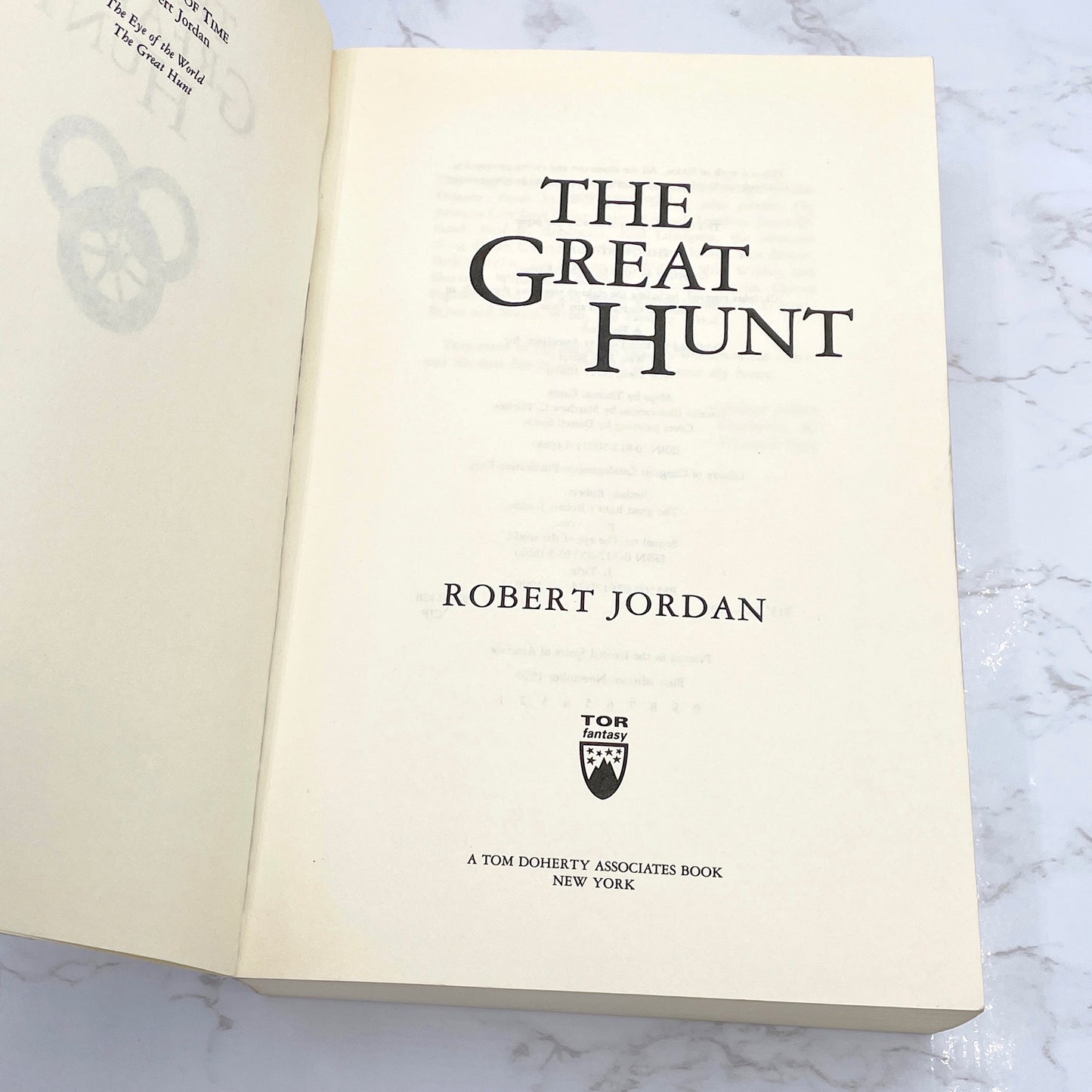 The Great Hunt by Robert Jordan [FIRST EDITION • FIRST PRINTING] 1990 • Trade Paperback • TOR • Wheel of Time #2