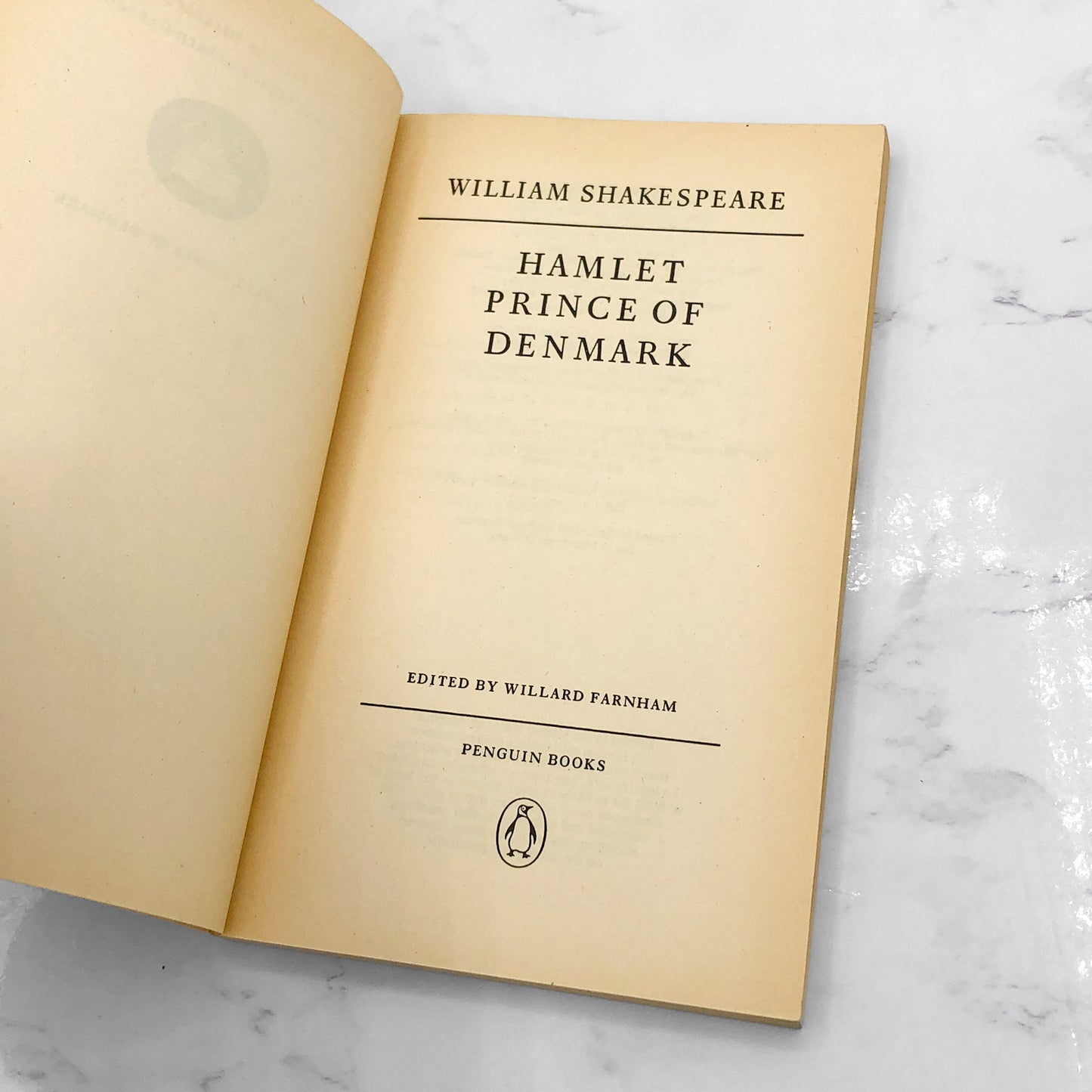 Hamlet by William Shakespeare [1985 PAPERBACK] • The Pelican Shakespeare • Penguin