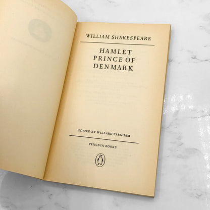 Hamlet by William Shakespeare [1985 PAPERBACK] • The Pelican Shakespeare • Penguin