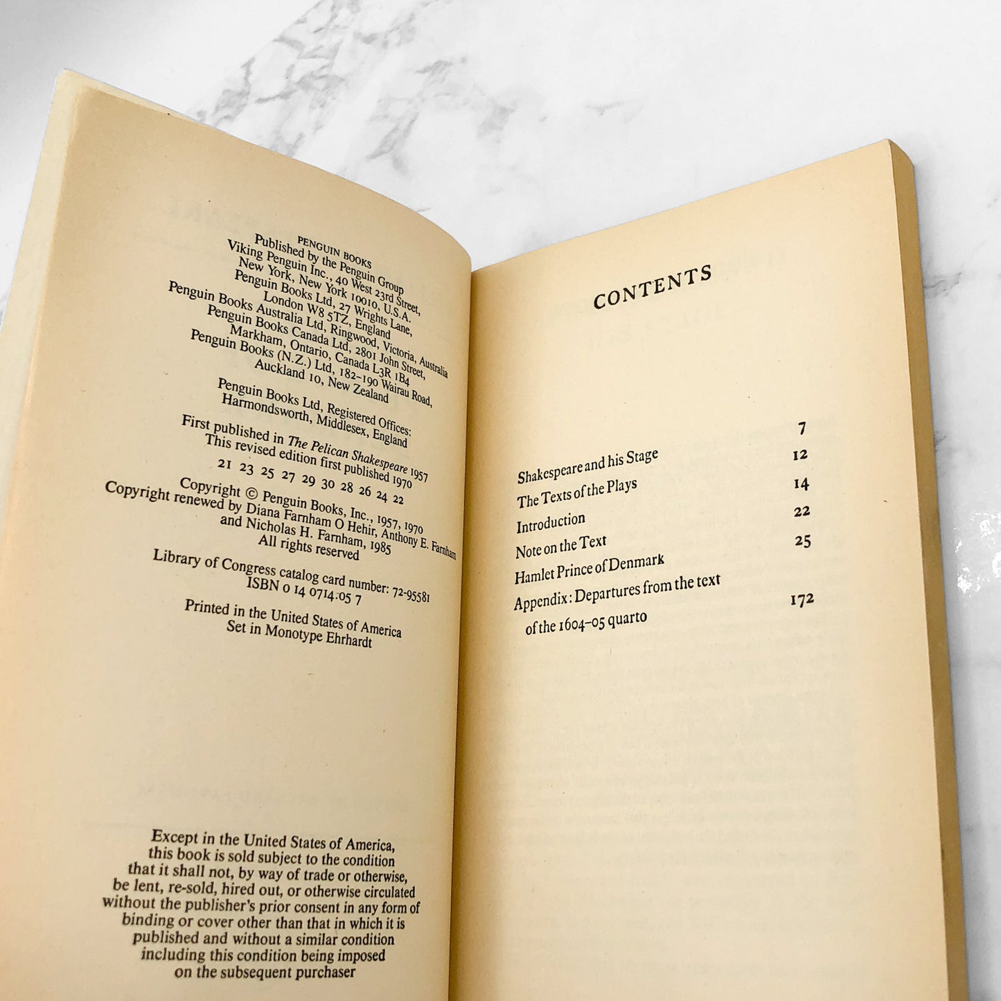 Hamlet by William Shakespeare [1985 PAPERBACK] • The Pelican Shakespeare • Penguin