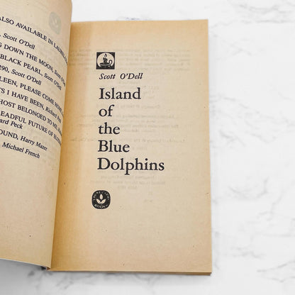 Island of the Blue Dolphins by Scott O'Dell [FIRST PAPERBACK EDITION] 1978 • Laurel-Leaf