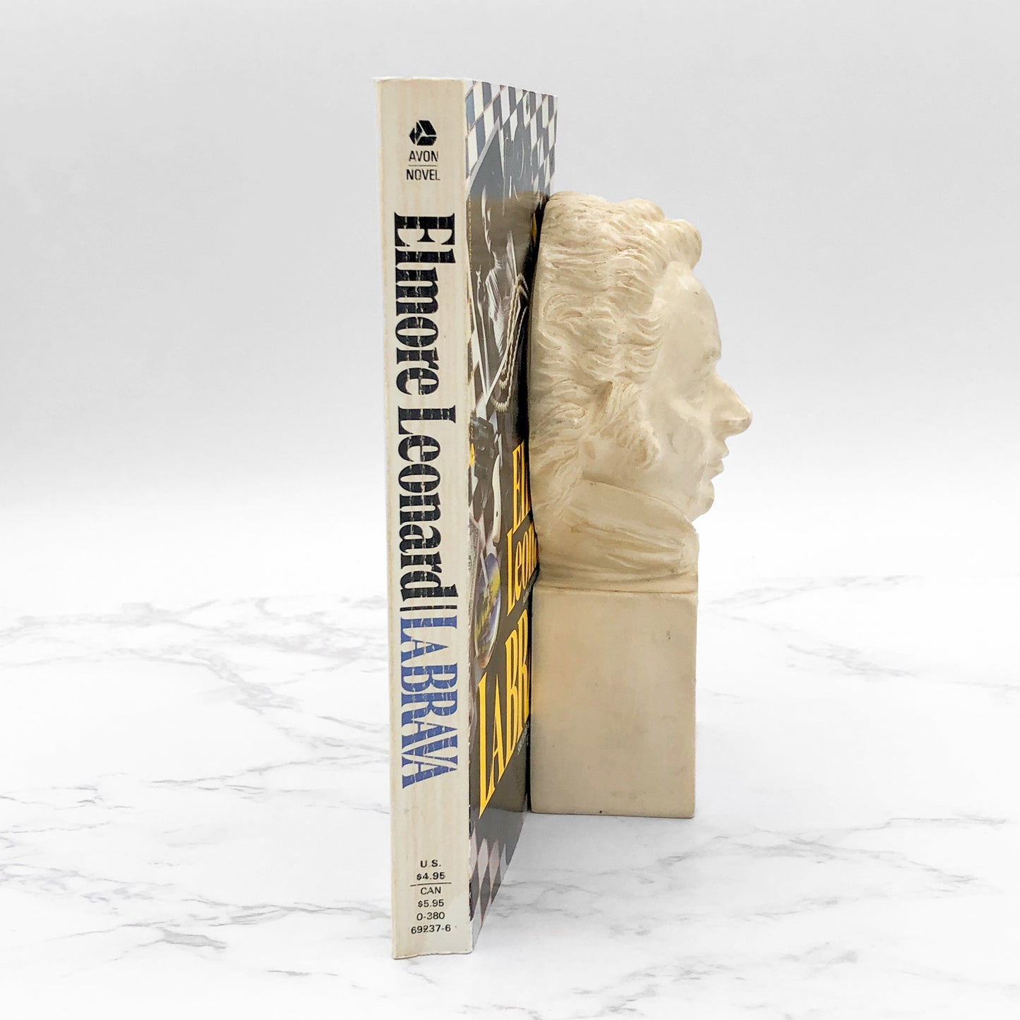 La Brava by Elmore Leonard [1984 PAPERBACK] • Avon Books