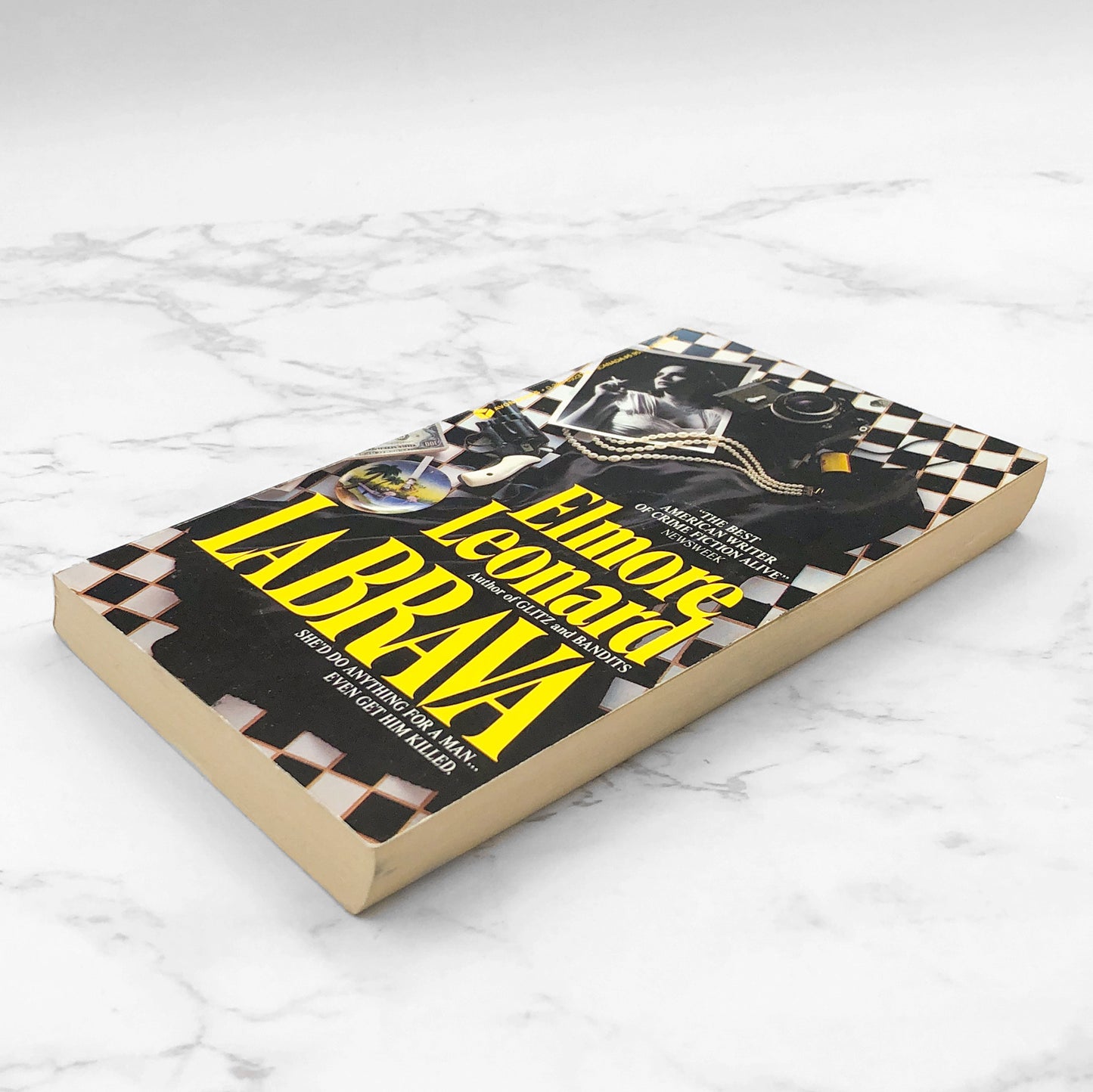 La Brava by Elmore Leonard [1984 PAPERBACK] • Avon Books