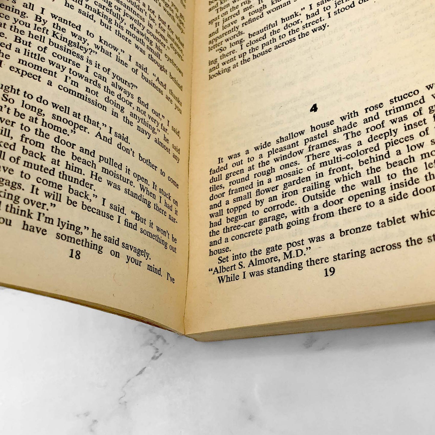 The Lady in the Lake by Raymond Chandler [1976 PAPERBACK] • Vintage