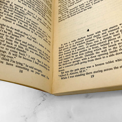 The Lady in the Lake by Raymond Chandler [1976 PAPERBACK] • Vintage