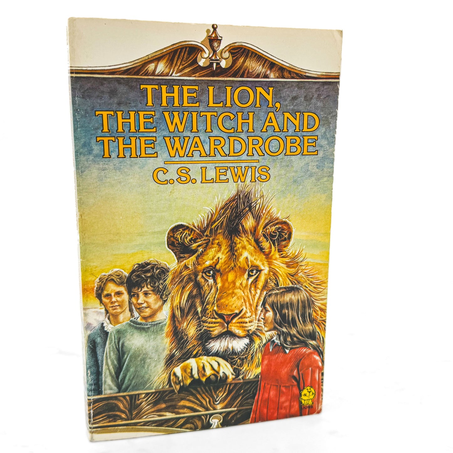 The Lion, The Witch & The Wardrobe by C.S. Lewis [U.K. PAPERBACK] 1982 • Fontana Lions • Chronicles of Narnia
