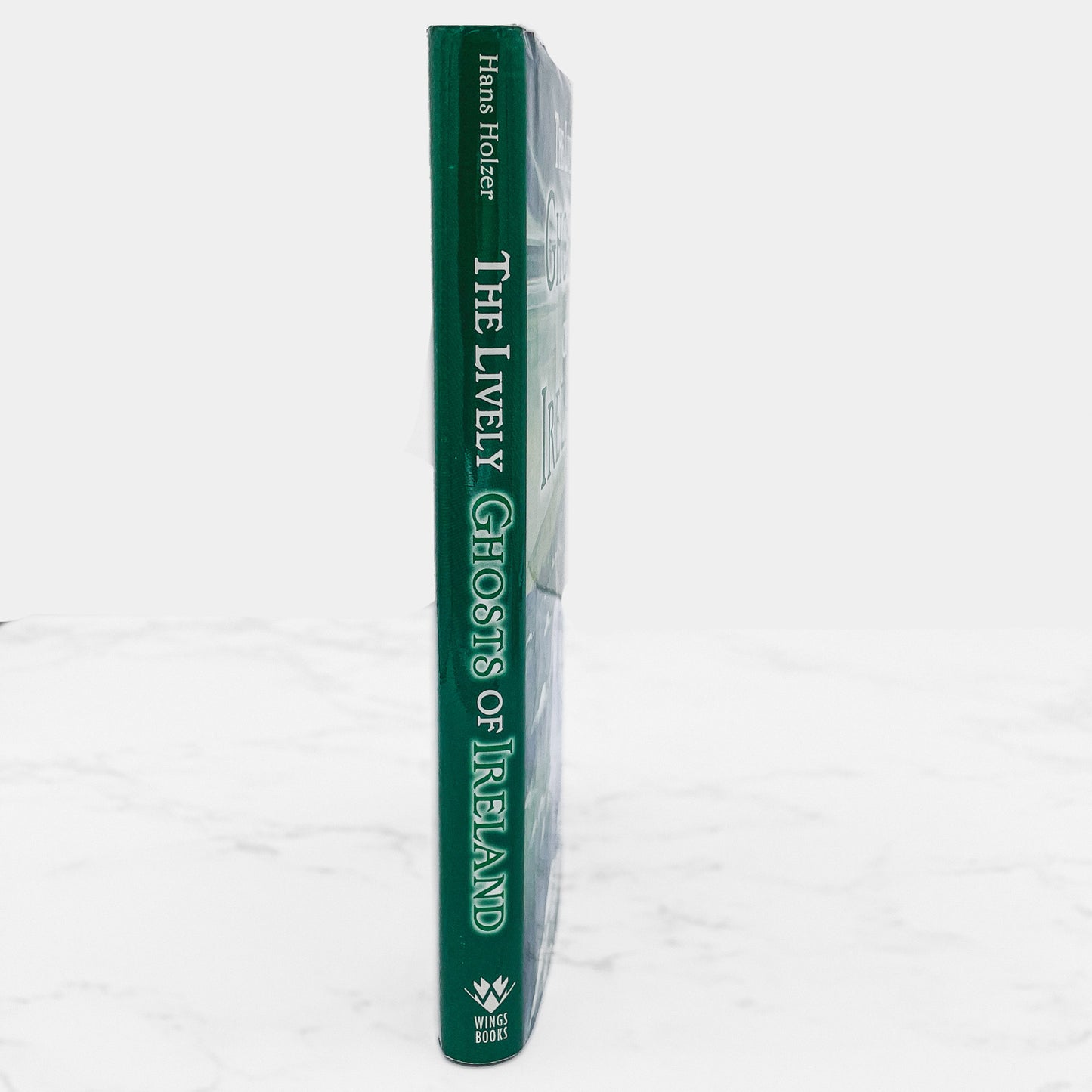 The Lively Ghosts of Ireland by Hans Holzer [HARDCOVER RE-ISSUE] 1996 • Wings