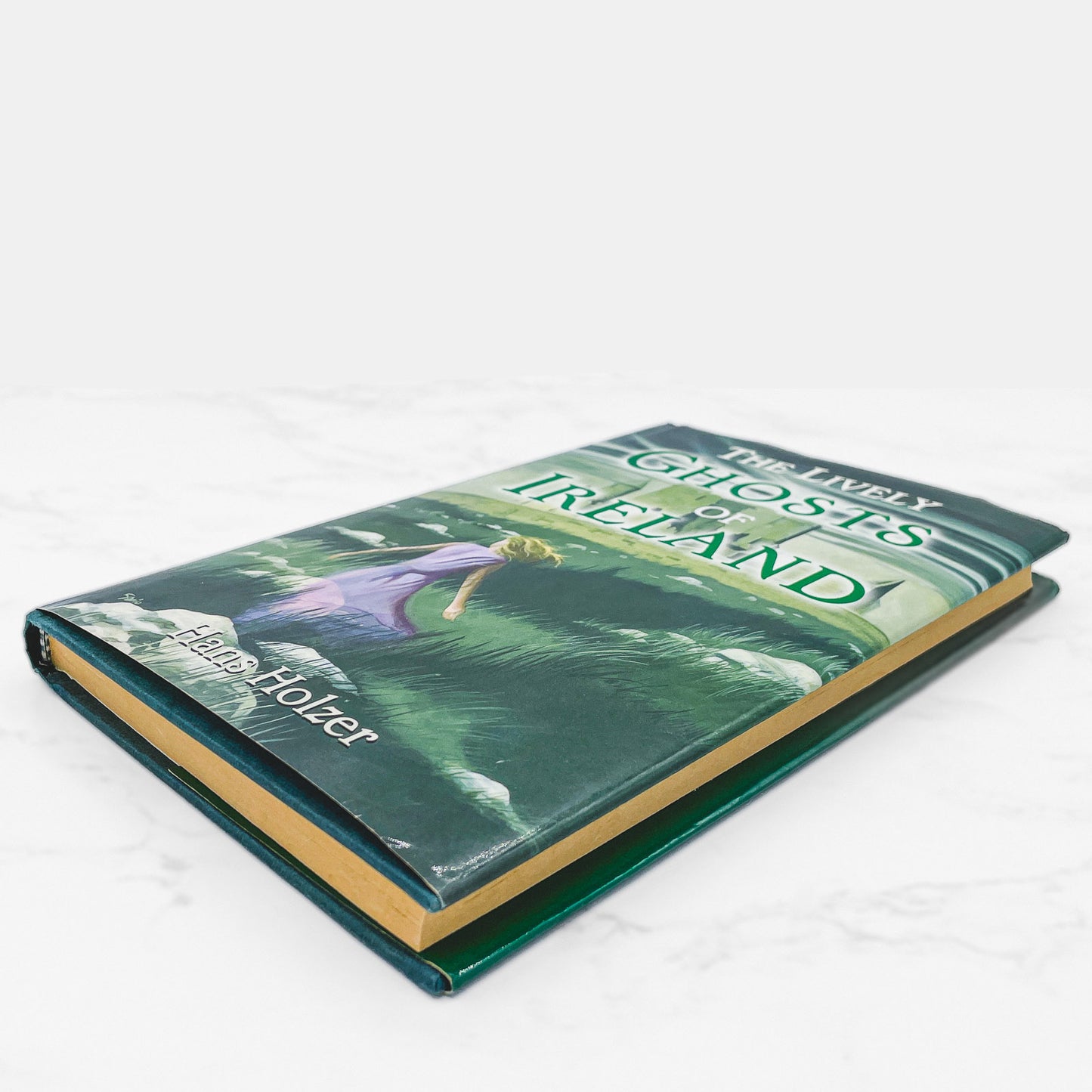 The Lively Ghosts of Ireland by Hans Holzer [HARDCOVER RE-ISSUE] 1996 • Wings