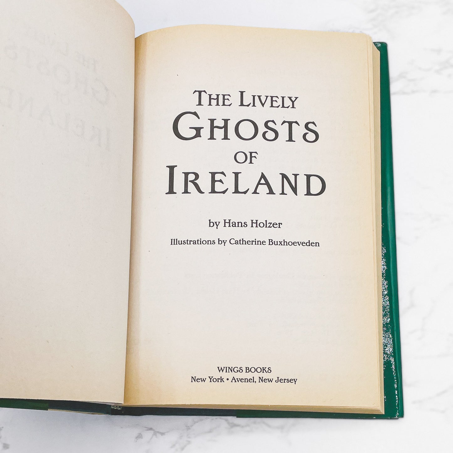 The Lively Ghosts of Ireland by Hans Holzer [HARDCOVER RE-ISSUE] 1996 • Wings