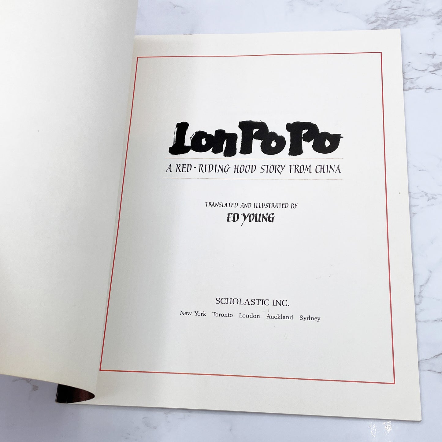 Lon Po Po: A Red-Riding Hood Story from China by Ed Young [FIRST PAPERBACK PRINTING] 1990 • Scholastic