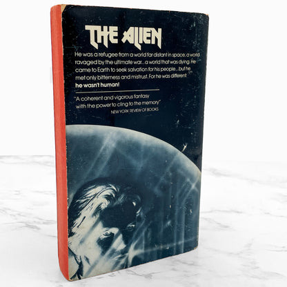 The Man Who Fell to Earth by Walter Tevis [MOVIE TIE-IN PAPERBACK] 1976 • Avon