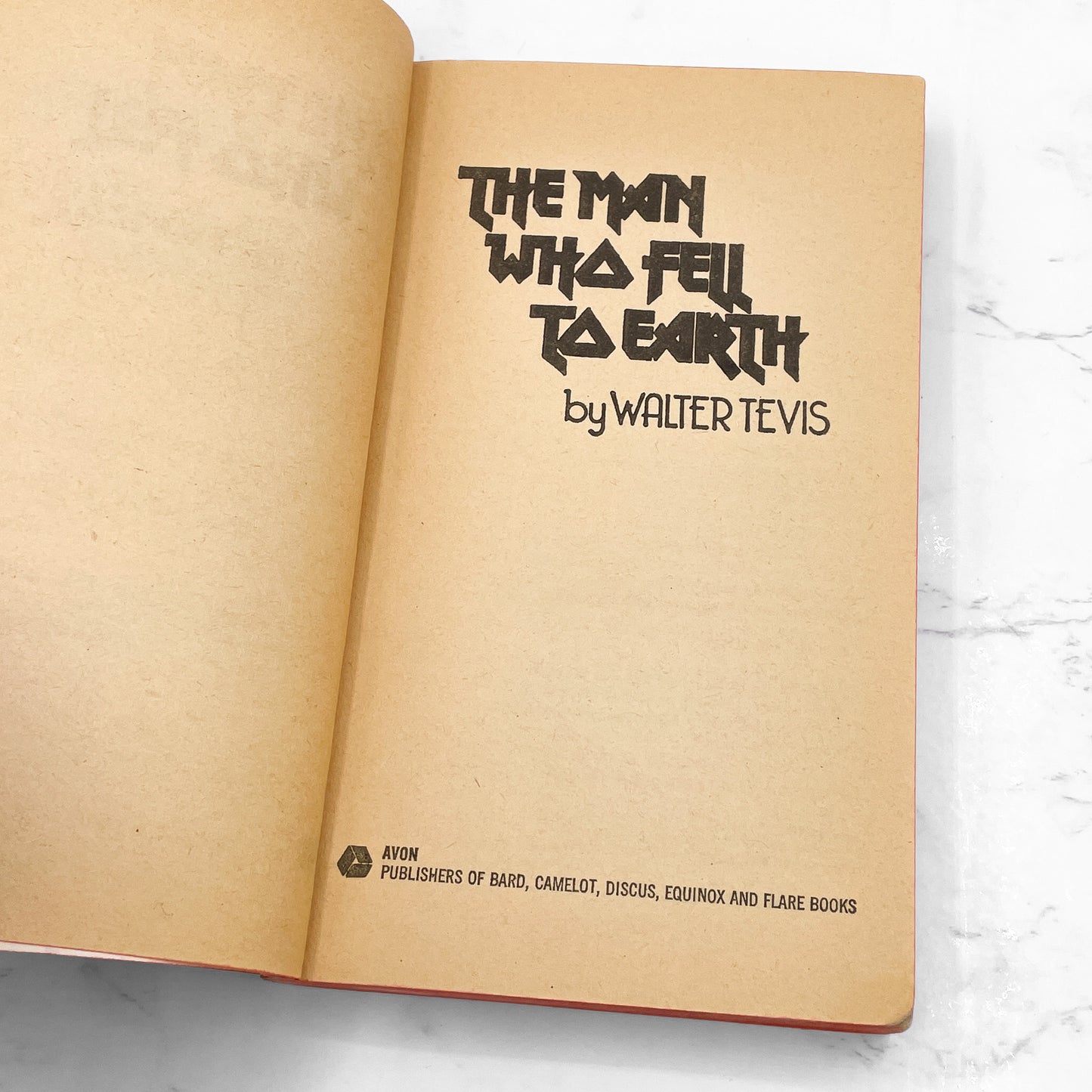 The Man Who Fell to Earth by Walter Tevis [MOVIE TIE-IN PAPERBACK] 1976 • Avon